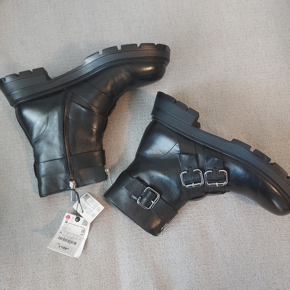 ZARA low heeled Leather ankle boots with buckles - Picture 2 of 11